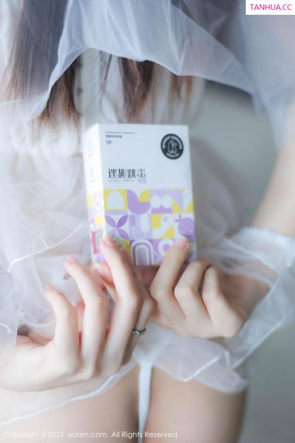   [XiuRen]高清写真图 2023.07.31 No.7165 幼幼 婚纱丝袜第13张图片